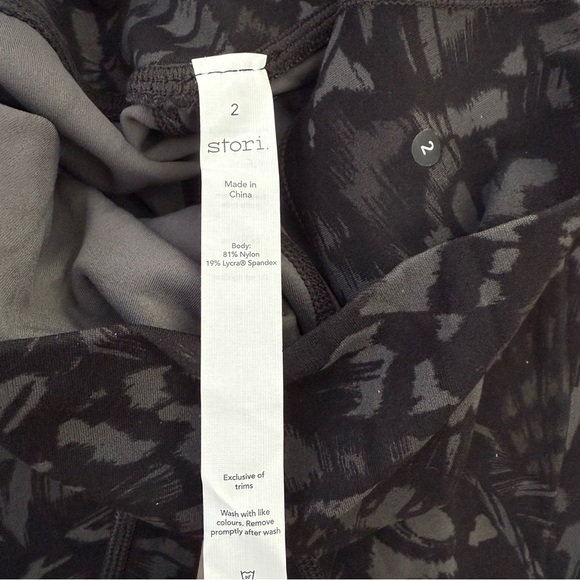 Women’s Stori Floral Patterned 7” Biker Shorts Workout Athletic Size 2 - Picture 12 of 15